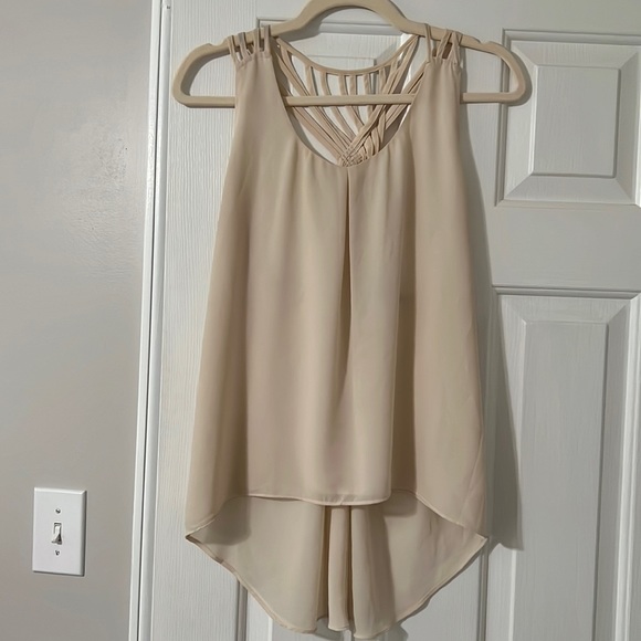 Cream tank top. - Picture 1 of 2